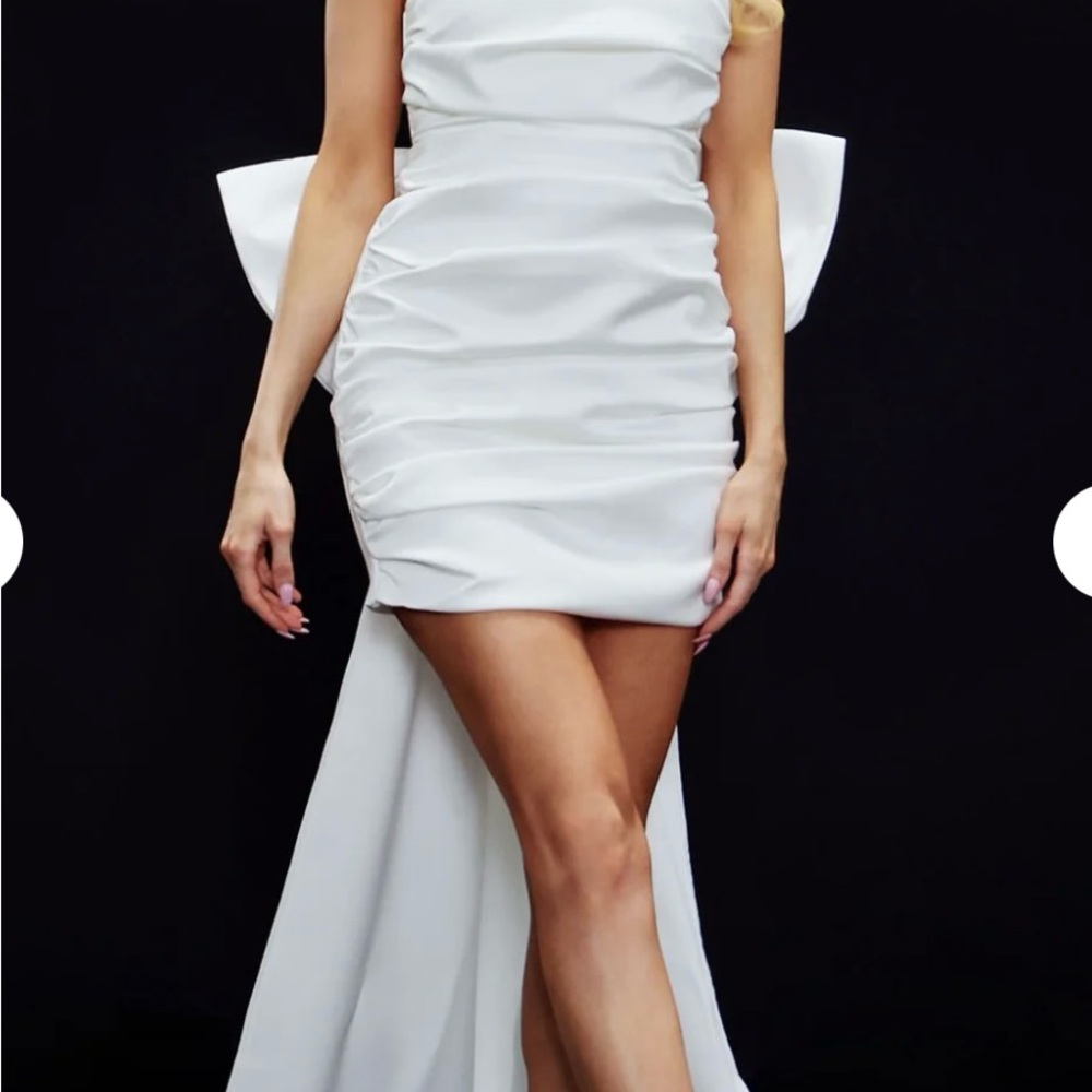 Elegant White Dress with Bow Detail